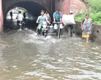 Bareilly News : चंद घंटे की बारिश ने खोली नगर निगम की पोल, जलभराव से सड़कें बनीं तालाब
