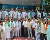 Moradabad News : डीएम कार्यालय पर गरजे किसान, एडीएम को सौंपा ज्ञापन