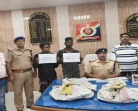 Gonda News : रेलवे यार्ड से लोहा चोरी करते दो युवक गिरफ्तार, 26 पंडाल क्लिप बरामद
