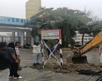 Jauhar University : जौहर यूनिवर्सिटी जाने वाली 3.5 किमी सड़क पर पीडब्ल्यूडी का दावा, बोर्ड लगाकर लिखा- 'यह आम रास्ता है'