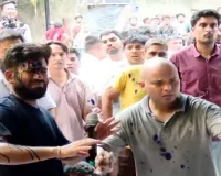 Jantar Mantar Protest : जंतर-मंतर पर अभिजीत दिपके पर फेंकी गई नीली स्याही, बोले- 'नीला रंग तो मेरा है, जय भीम'