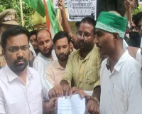 Sitapur News : पेपर लीक के खिलाफ छात्रों का प्रदर्शन, राष्ट्रपति के नाम एसडीएम को सौंपा ज्ञापन