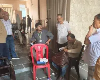 Sambhal News : खाद्य सुरक्षा विभाग ने छापेमारी कर बिना लाइसेंस मिठाई निर्माण कराया बंद