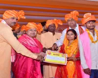 Barabanki News: मुख्यमंत्री सामूहिक विवाह योजना के तहत 171 जोड़ों का हुआ विवाह, नवदंपतियों को मिले प्रमाण-पत्र