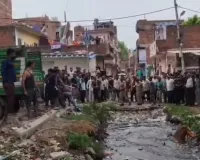 Kanpur News : अवैध कब्जे हटाने पहुंची नगर निगम टीम के सामने बवाल, शिकायतकर्ता को नाले में फेंका, सुरक्षाकर्मियों ने किया लाठीचार्ज