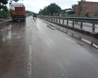 बाराबंकी-गोंडा हाईवे बदहाल : धंसी सड़क और जलभराव से बढ़ा हादसों का खतरा