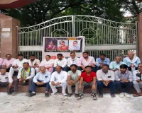 Kanpur News: सोनम वांगचुक के समर्थन में भूख हड़ताल से पहले पुलिस की घेराबंदी, चमन खन्ना हाउस अरेस्ट; नानाराव पार्क में घंटों चला धरना