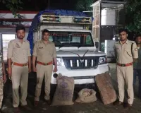 Lakhimpur Kheri News : खैरीगढ़ मार्ग पर धरती का फूल लदी रेंजर ने पिकअप पकड़ी, चालक फरार