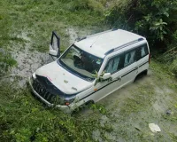 Barabanki News : बांदा-बहराइच हाईवे पर नाले में गिरी अनियंत्रित कार, SDM की तत्परता से तुरंत शुरू हुआ राहत अभियान, बचा बड़ा हादसा