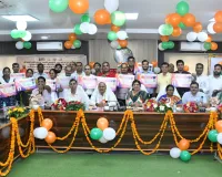 बाराबंकी में 'मुख्यमंत्री शिक्षक कैशलेस चिकित्सा योजना' का शुभारंभ, शिक्षकों को मिले कैशलेस कार्ड; एमएलसी बोले- निश्चिंत होकर करें राष्ट्र निर्माण