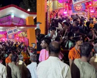 Barabanki Nag Devta Temple: बाराबंकी के नाग देवता मंदिर में उमड़ा आस्था का सैलाब, दूध-चावल चढ़ाने के लिए लगी श्रद्धालुओं की लंबी कतारें