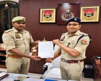 मौत से छीन लाए जिंदगी : गोंडा में डूबते युवक को बचाने वाले हेड कांस्टेबल पवन यादव को एसपी ने किया सम्मानि