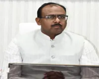 फिरोजाबाद DM की अनोखी पहल : जनता दर्शन में शिकायत लेकर पहुंचे लोगों को मिला पौधा, पर्यावरण बचाने का दिया संदेश