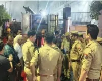 मुरादाबाद की पीतल निर्यात फैक्ट्री में भीषण आग, लाखों का माल खाक; 10 दमकल गाड़ियों ने पाया काबू