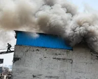 Noida Fire : नोएडा के मामूरा में ई-वाहन चार्ज करते समय लगी भीषण आग, महिला समेत दो की मौत; मकान मालिक गिरफ्तार