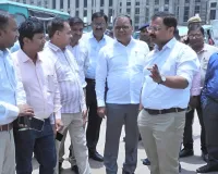 Kanpur News: कानपुर सेंट्रल स्टेशन के बाहर बदलेगी तस्वीर, नगर आयुक्त ने गंदगी और अतिक्रमण पर जताई नाराजगी