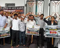 Rampur News: जौहर विश्वविद्यालय के 38 भवनों के ध्वस्तीकरण के विरोध में छात्रों का प्रदर्शन जारी, बारिश में भी धरने पर डटे