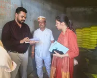 Barabanki News : खाद की कालाबाजारी पर जिला प्रशासन का एक्शन, तहसीलों में छापेमारी; एक लाइसेंस निरस्त, किसान को लौटाए अतिरिक्त रुपये