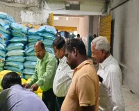 बाराबंकी में खाद विक्रेताओं पर बड़ी कार्रवाई : 60 दुकानों पर छापे, 2 लाइसेंस निरस्त, 15 को नोटिस