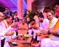 Lucknow News : ब्रजेश पाठक के आवास पर भाजपा नेताओं की 'मैंगो पार्टी', नितिन नबीन, CM योगी समेत दिग्गजों ने लिया आम का स्वाद