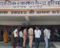 Hardoi News: तेज रफ्तार पिकअप से भिड़ी प्राइवेट बस, महिला यात्री की मौत, दो घायल