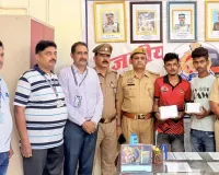 Gonda News:  रेलवे स्टेशन पर मोबाइल चोर गिरोह का भंडाफोड़, दो शातिर गिरफ्तार