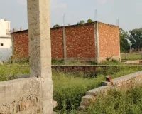 Barabanki News: कोतवाली के सामने सरकारी जमीन पर चल रहा प्लाटिंग का खेल, सवालों के घेरे में आया राजस्व प्रशासन