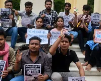 लखनऊ में छात्रों का प्रदर्शन: गांधी प्रतिमा पर धर्मेंद्र प्रधान के इस्तीफे की मांग, सोनम वांगचुक के समर्थन में उठी आवाज