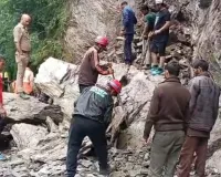 Kedarnath Yatra Update: केदारनाथ पैदल मार्ग पर भूस्खलन, गौरीकुंड के पास रास्ता बंद; यात्रियों को सुरक्षित स्थानों पर रोका गया