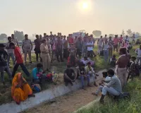 गंगा एक्सप्रेसवे पर भीषण हादसा: डिवाइडर से टकराई डबल डेकर बस, 2 यात्रियों की मौत, दो दर्जन घायल