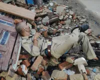 Amethi News: सड़क किनारे मिला नशे में धुत सिपाही, वीडियो वायरल होते ही SP का बड़ा एक्शन; तत्काल निलंबित