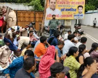 69 हजार शिक्षक भर्ती विवाद: मायावती के आवास पर पहुंचे अभ्यर्थी, नौकरी की मांग को लेकर प्रदर्शन; पुलिस ने हिरासत में लिया