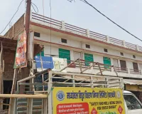 बाराबंकी: 4 घंटे बिजली गुल, सप्लाई आते ही बिजली के पोल में लगी आग, अधिकारियों के फोन बंद होने पर भड़का लोगों का गुस्सा
