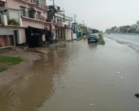 Sitapur News: पहली बारिश में खुली व्यवस्थाओं की पोल, कमलापुर में जलभराव से लोग बेहाल, बच्चों ने DM से लगाई गुहार