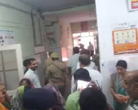 सीतापुर के DM ने CHC मिश्रिख का किया औचक निरीक्षण, लापरवाही पर डॉक्टरों-कर्मचारियों की फटकार; वेतन को लेकर दिया ये आदेश