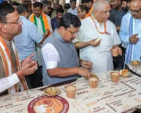 भाजपा अध्यक्ष नितिन नबीन ने पी लखनऊ की फेमस शर्मा की चाय, हनुमान सेतु मंदिर में किए दर्शन