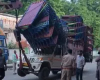Kaushambi Road Accident: हाईवे पर खड़े पिकअप को वाहन ने मारी टक्कर, चार लोगों की मौत