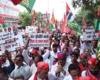 Gonda News:  सरकार के खिलाफ सपा का हल्लाबोल, कलेक्ट्रेट का घेराव कर किया प्रदर्शन  