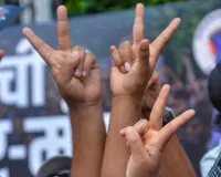 धर्मेंद्र प्रधान के इस्तीफे पर प्रयागराज में छात्रों का जश्न,  नारेबाजी के दौरान वाहन में तोड़फोड़