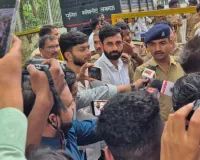  Lucknow University में पेपर लीक को लेकर छात्रों का प्रदर्शन, पुलिस से धक्का-मुक्की, गैर भाजपा सरकारों के शिक्षा मंत्रियों से मांगा इस्तीफा