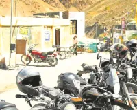 तपती धूप में यूं बचाएं बाइक,  सही पार्किंग से सालों तक बनी रहेगी नई जैसी चमक 