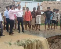 Balrampur News :  मानसून के बीच एक्शन में बलरामपुर जिला प्रशासन, डीएम ने राप्ती तट और संवेदनशील क्षेत्रों का किया स्थलीय निरीक्षण