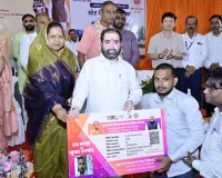 Barabanki News : मुख्यमंत्री शिक्षक कैशलेस चिकित्सा योजना का शुभारंभ, राज्यमंत्री सतीश शर्मा ने बांटे कार्ड