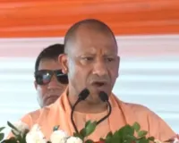  बांदा में बोले सीएम योगी,  सपा ने युवाओं को तमंचे दिए, हम दे रहे डिफेंस कॉरिडोर