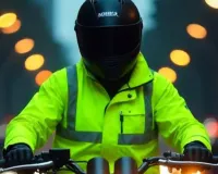 मानसून में टू-व्हीलर चलाते समय बरतें सावधानियां