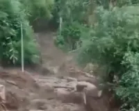 लगातार बारिश से जम्मू-श्रीनगर राष्ट्रीय राजमार्ग बंद, भूस्खलन और बाढ़ से 23 की मौत