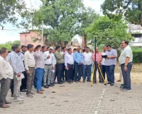 Barabanki News :  रोवर मशीन से होगा सटीक भूमि सीमांकन, राजस्व कर्मियों को दिया गया प्रशिक्षण