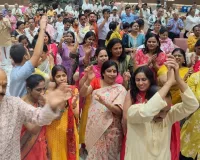 बरेली में गुरु पूर्णिमा का जश्न :  भजनों से गूंजा माहौल, ध्यान में डूबे लोग, पेड़ों के लिए भी उठी आवाज