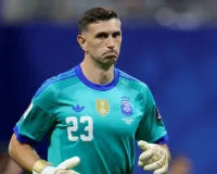 FIFA World Cup Final 2026: हार के बाद भी चमके एमिलियानो मार्टिनेज, फाइनल में 11 बचाव कर बनाया नया रिकॉर्ड