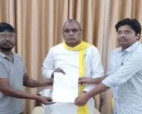 69000 शिक्षक भर्ती के अभ्यर्थी सालों से खटखटा रहे मंत्रियों का दरवाजा, ओमप्रकाश राजभर ने दिया आश्वासन